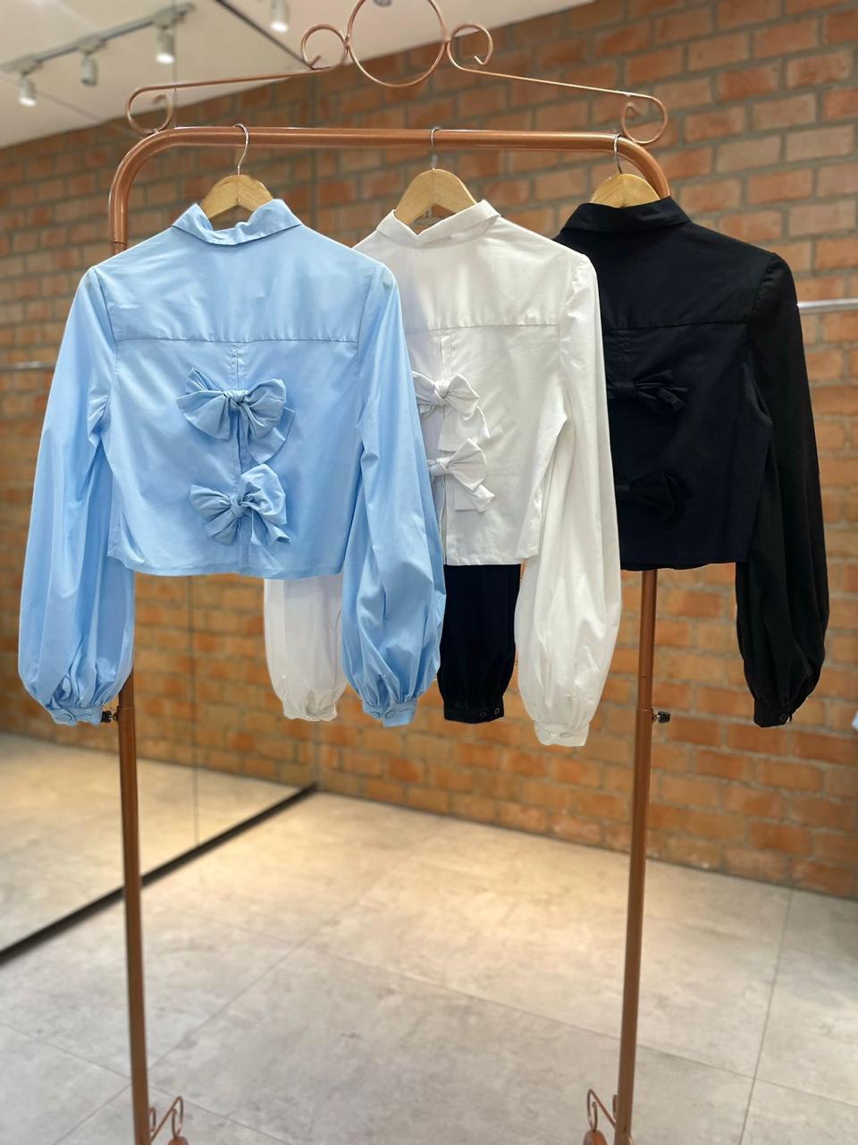 Camisa flor contra Sensura