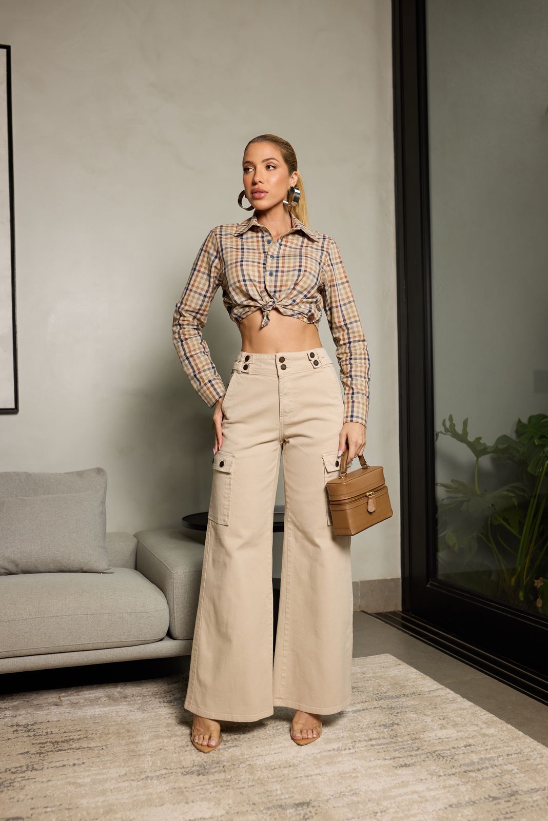 Calça wig leg bolsos
