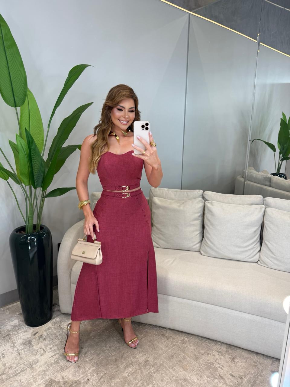 Conjunto top e saia midi