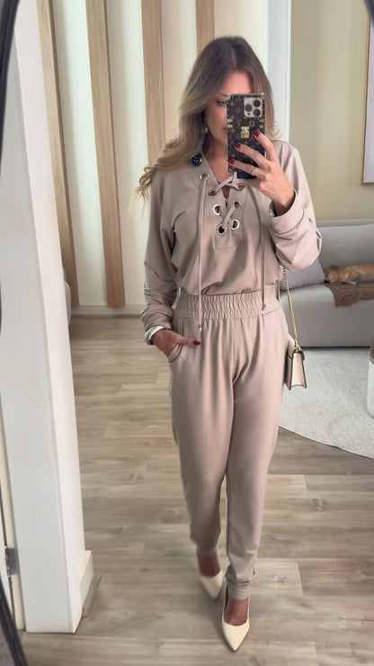 Conjunto decote ilhós