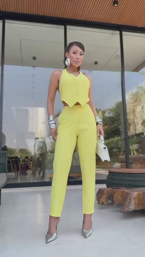 Conjunto de Calça e Colete de Botões em Alfaiataria Amarelo